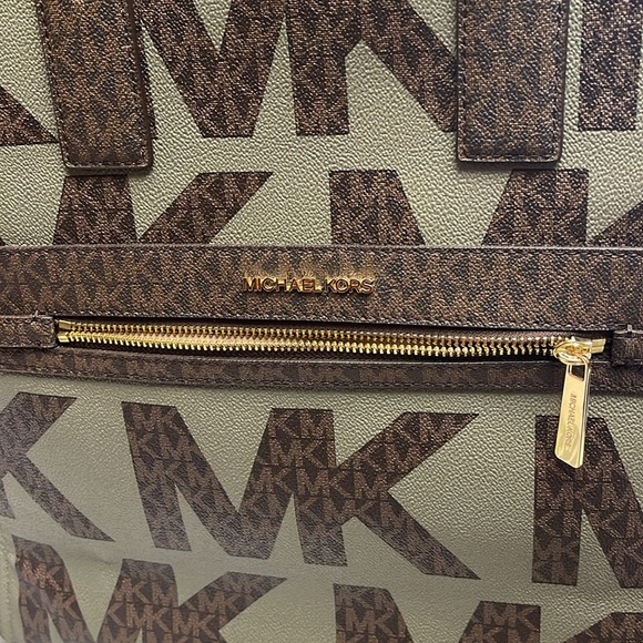 MICHAEL KORS TOTE - Picture 2 of 8